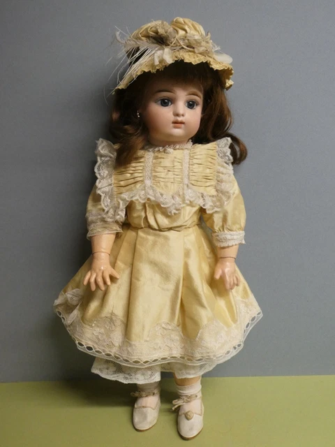 Poupée ancienne: Superbe Gaultier bouche fermée taille 8. 50 cm.