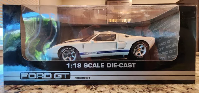 The Beanstalk Group 1:18 2005 Ford GT-40 White Ford GT Concept 10021