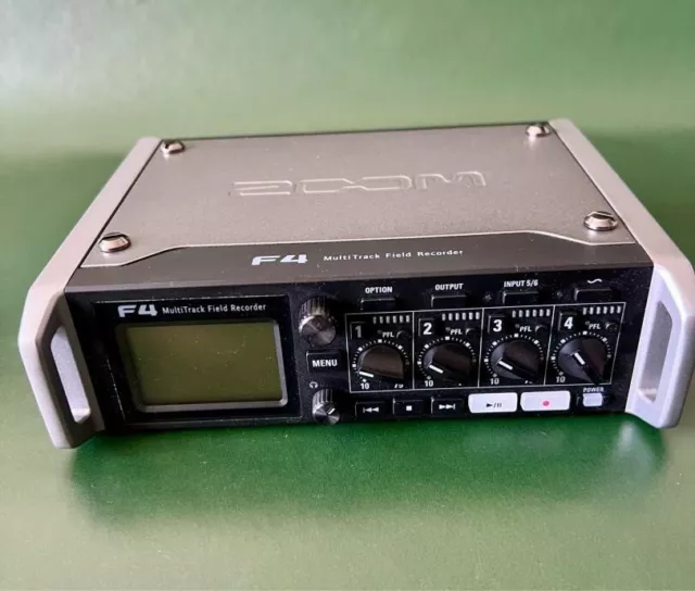 Zoom F4 Multitrack Field Recorder, DER Begleiter für professionelle Tonaufnahmen