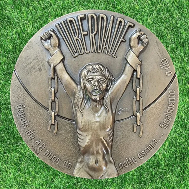Médaille De Bronze / Émancipation D'un Peuple / 25 Avril 1974