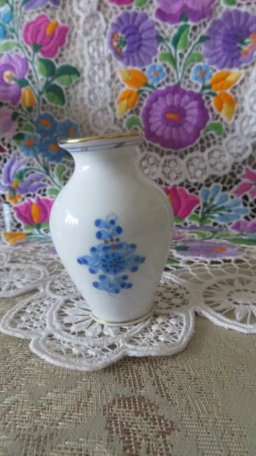 VINTAGE HEREND HAND PAINTED PORCELAIN Blue Garland Bud VASE 2 1/2",