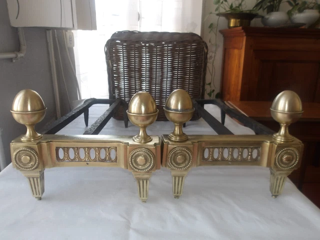 Ancienne paire de chenets  en bronze  LOUIS XVI EME .  XVIII EME. TBE