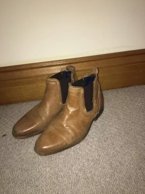 Escape dealer deals boots