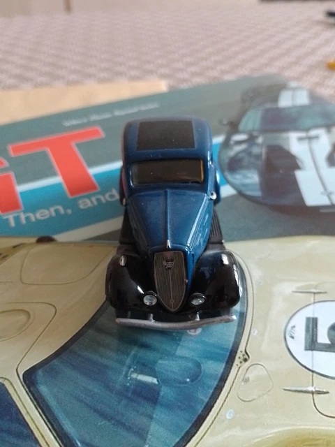 Peugeot 201 D Luxe 1936. 1/43. Fabricant Miniroute, sans boîte.