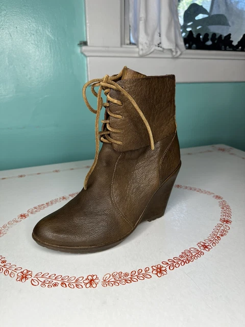 Korks haldor wedge best sale bootie