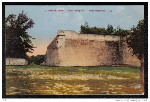 26 - MONTELIMAR - Vieux Remparts - Place Narbonne