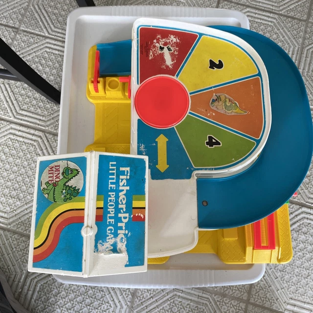 VINTAGE FISHER PRICE Little People Parking Ramp Service Center Garage