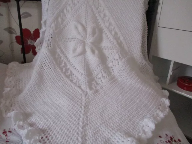 Beautiful  Hand Knitted /Crochet Baby Blanket/Shawl  White  New no tags