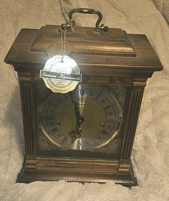 VINTAGE LINDEN TRIPLE CHIME MANTLE CLOCK 2 JEWELS, WIND W/KEY Parts