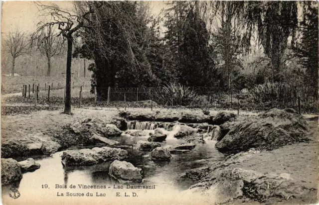 CPA PARIS 12th Bois de VINCENNES Lac Daumesnil La Source du Lac (672614)