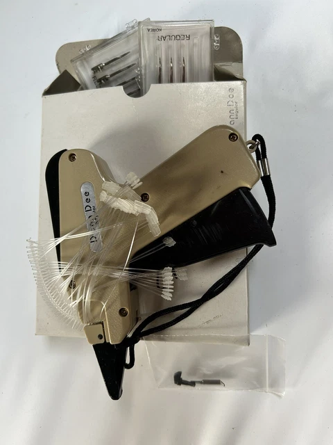 CLOTHING  PRICE TAG TAGGING GUN WITH TWO BOXES OF 5000 PCs. FASTENERS 1 1/2”