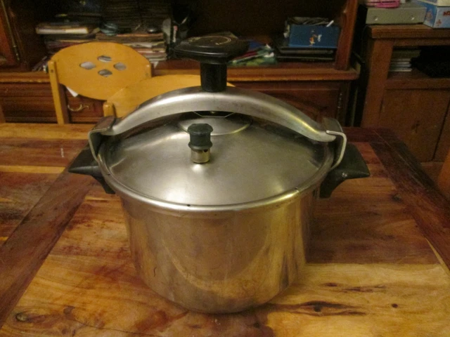 Autocuiseur Seb autocuiseur de 8L pour 6 à 8 personnes argent noir
