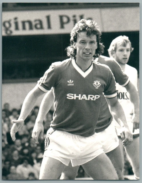 1984 MIKE DUXBURY Manchester United Football Soccer Player Vintage