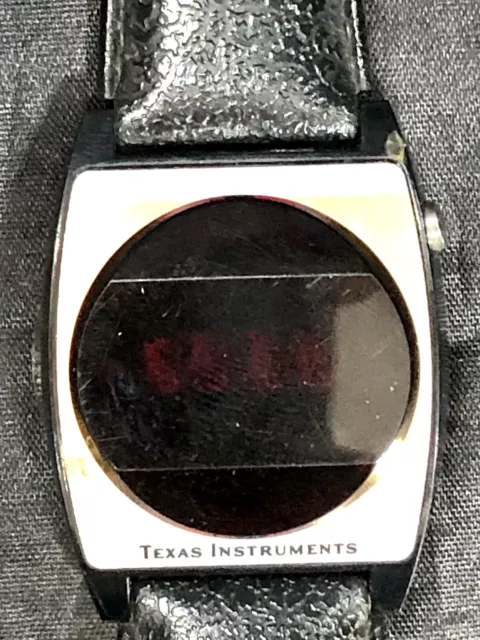 Orologio TEXAS INSTRUMENTSVintage LED ROSSO ANNI '70 non funzionante per parti o decorazioni