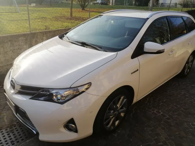 TOYOTA Auris 1.8 Hybrid Lounge