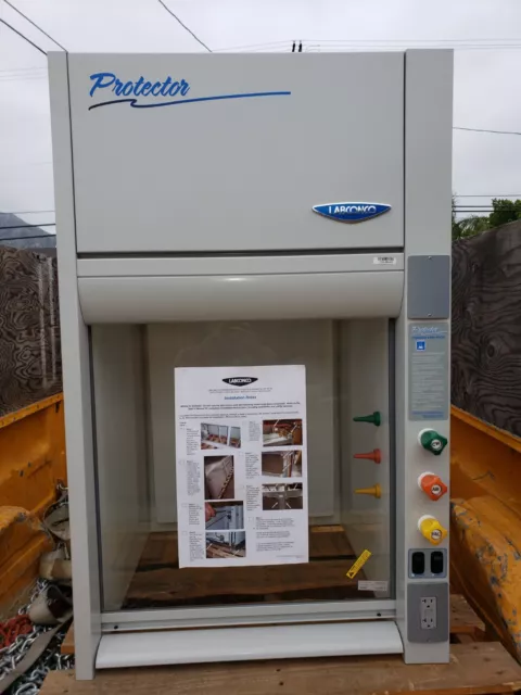 Labconco Benchtop Fiberglass Laboratory Hood 30" Nom. W. Integral Blower, 115 V.
