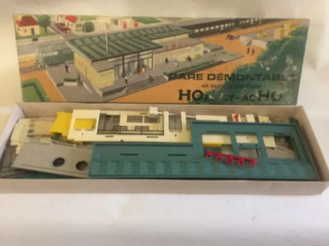 hornby meccano AC HO gare démontable   en boite pas de case et complète