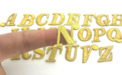 Patch Lettere Termoadesive Toppe Termoadesive Lettere Alfabeto AvoDovA 52 Pezzi Patch Lettere Dorate Toppe Applique con Alfabeto A-Z Lettere Ricamate in Tessuto da Cucire o Stirare 
