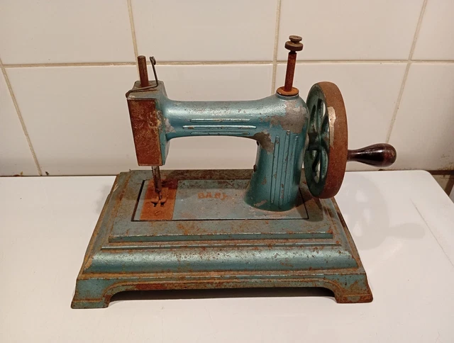 Ancienne Machine à Coudre Pour Enfant - Fonte - Paris BABY - Années 1900 - Pièces Détachées Ou Restauration