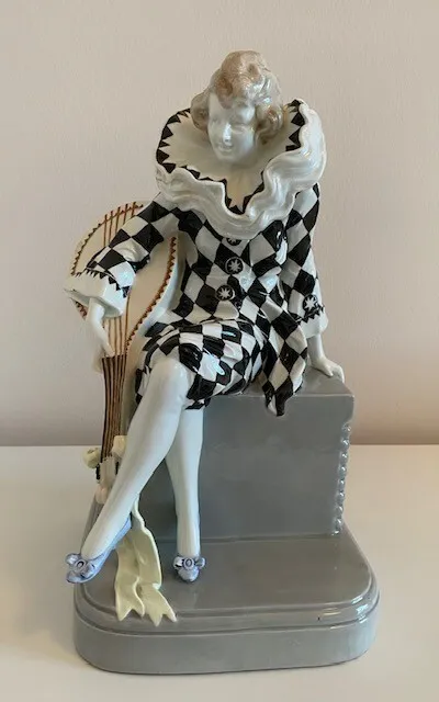 GOLDSCHEIDER FIGUR, Art Deco" Sitzende Pierrette mit Laute" , W. Thomasch