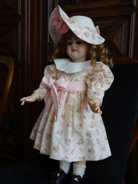 robe et chapeau de poupée ancienne -54 cm.  Jumeau Bru Steiner SFBJ tissu fleuri