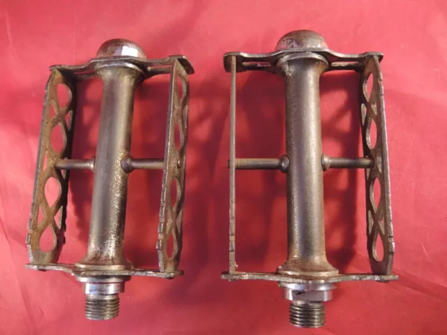 CLASSIC LYOTARD STEEL RAT TRAP PEDALS 1940s / 1950s M14 x 1.25mm FRENCH THREADED
