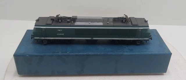 T A B DIESEL Locomotive . 72022 SNCF - HO