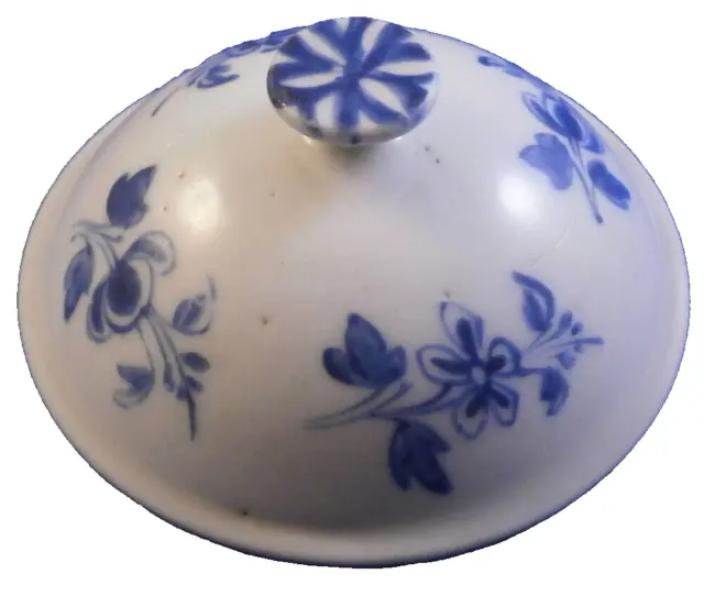 Ancien 18thC Mennecy Porcelaine Bleu Floral Lid Souple Pâte Service