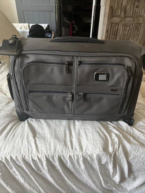 Tumi Foldover  Rolling Carryon for Suit With Outer Pockets, Great condition