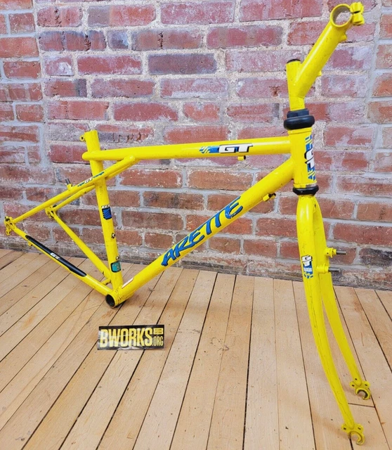 gt arette hybrid bike