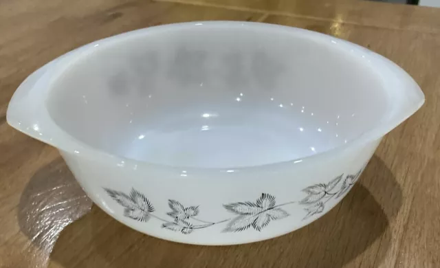 Vintage Agee Pyrex Ivana CR 200 Round Casserole Dish