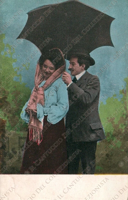 Donna e uomo innamorati ombrello foulard Cartolina romantica
