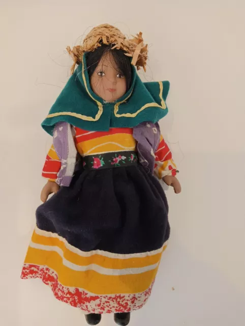 porcelain doll in Peruvian dress bambola da collezione in costume peruviano