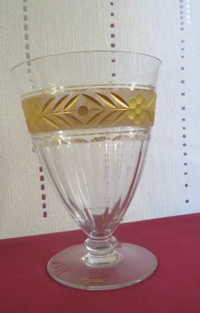 exceptionnel vase en cristal de Baccarat modèle taillé et rehaussé a l or signé