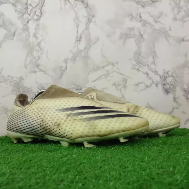 Adidas laceless studs top