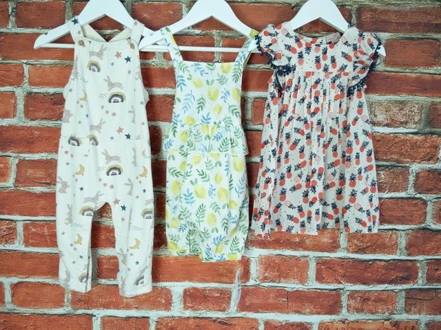 Pacchetto Tuta Bambina Età 12-18 Mesi M&S La Prossima Estate Costume Lettini 86Cm