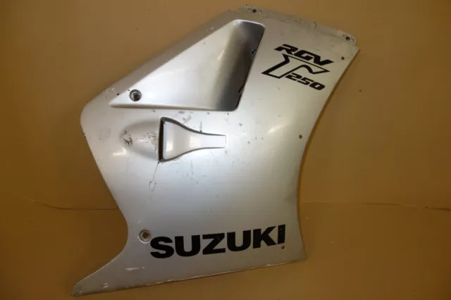 Suzuki Rgv250 rgv 250 vj21 RH sidepanel fairing plastic  DAMAGED
