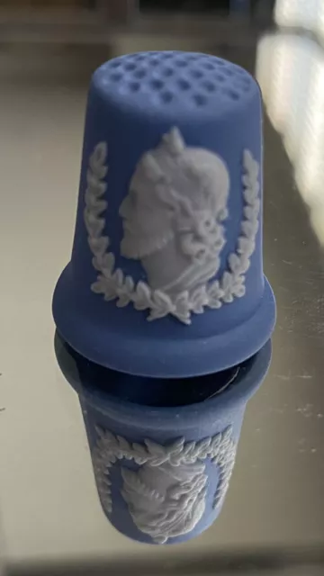 NIB WEDGWOOD THIMBLE BLUE JASPERWARE - KINGS & QUEENS OF ENGLAND - 10 Edward II