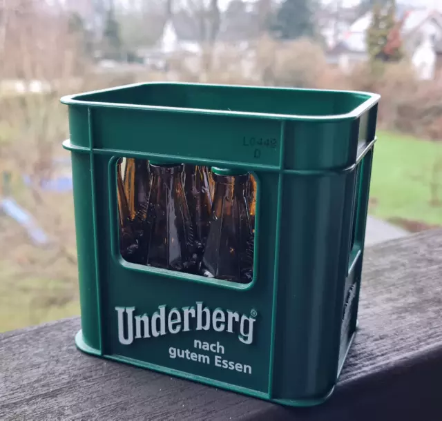 UNDERBERG Kasten / Kiste mit 12 leeren Fläschchen incl. 12 Kapseln / Deckeln