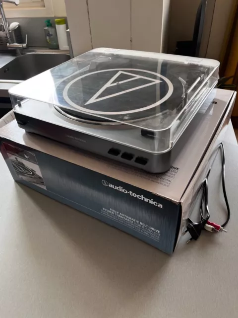 Platine à vinyles Audio Technica AT-LP60-USB en excellent état