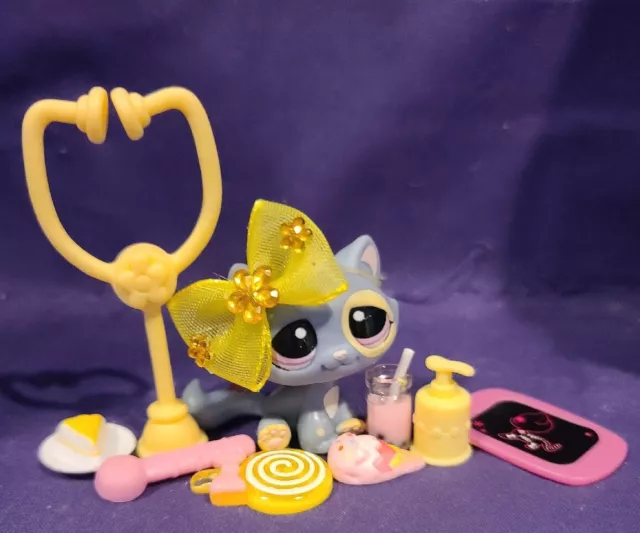 AUTHENTIC LITTLEST PET Shop Tabby Cat 1155 Rare Blue Gray Pink Yellow