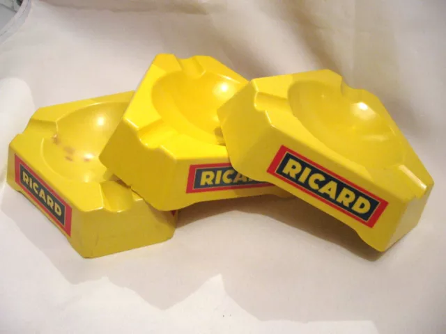 lot 3 cendriers RICARD en plastique - set of 3 RICARD plastic ashtrays