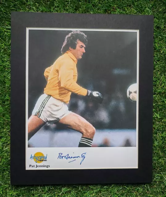 NORTHERN IRELAND PAT JENNINGS LEGEND SIGNED 12 x 10 MOUNTED AUTOGRAPHED EDITION