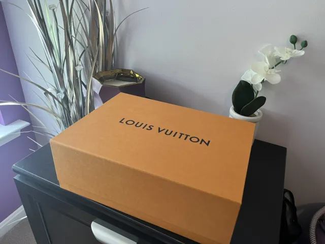 LOUIS VUITTON OUTDOOR Messenger Crossbody Bag M30233 Authentic Black  $1,350.00 - PicClick