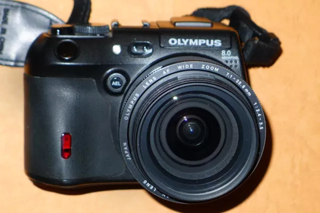 Digitale Olympus Camedia C8080 wide zoom con Zuiko grandangolo 28-140mm 2,4-3,5