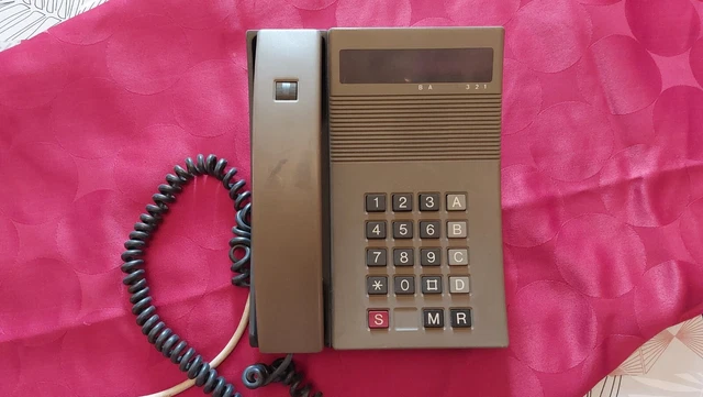 216/ CGCT Téléphone DIGIMAT 733-10022 Marron 1982