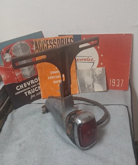 1937 1938 Chevrolet License & Tail Light Assembly Driver Side 37 38 Gm Original 1937 1938 Chevrolet License & Tail Light Assembly Driver Side 37 38 Gm Original
