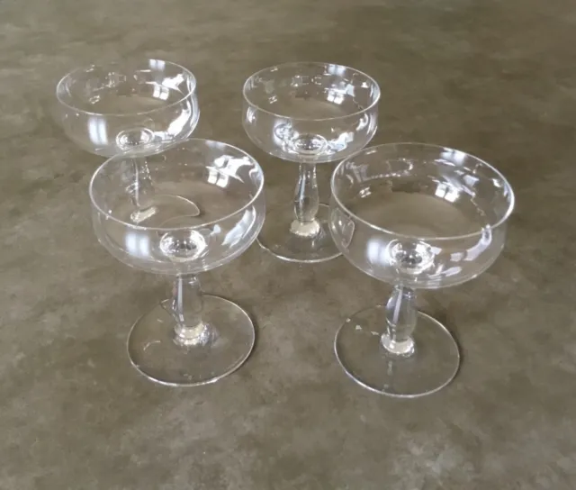 Ensemble de 4 coupes a champagne en cristal de Baccarat, estampillées
