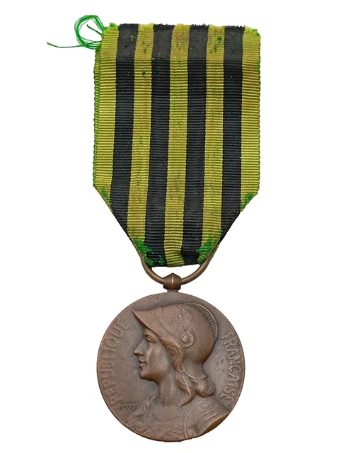 C20) BELLE MÉDAILLE militaire française vétérans french medal légion