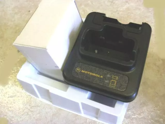 Motorola Keynote pager wall charger. NLN3305C. BRAND NEW...AWESOME DEAL